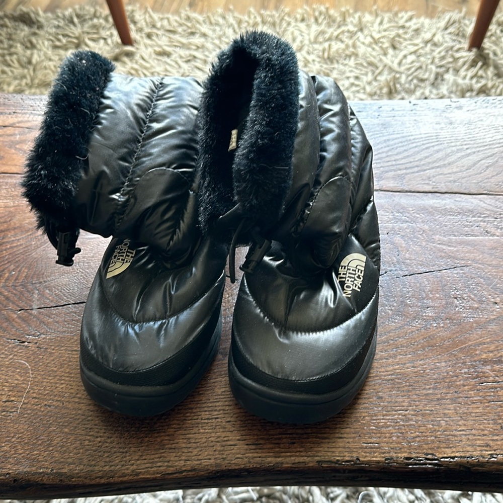 Black snow boots The North Face size 9
